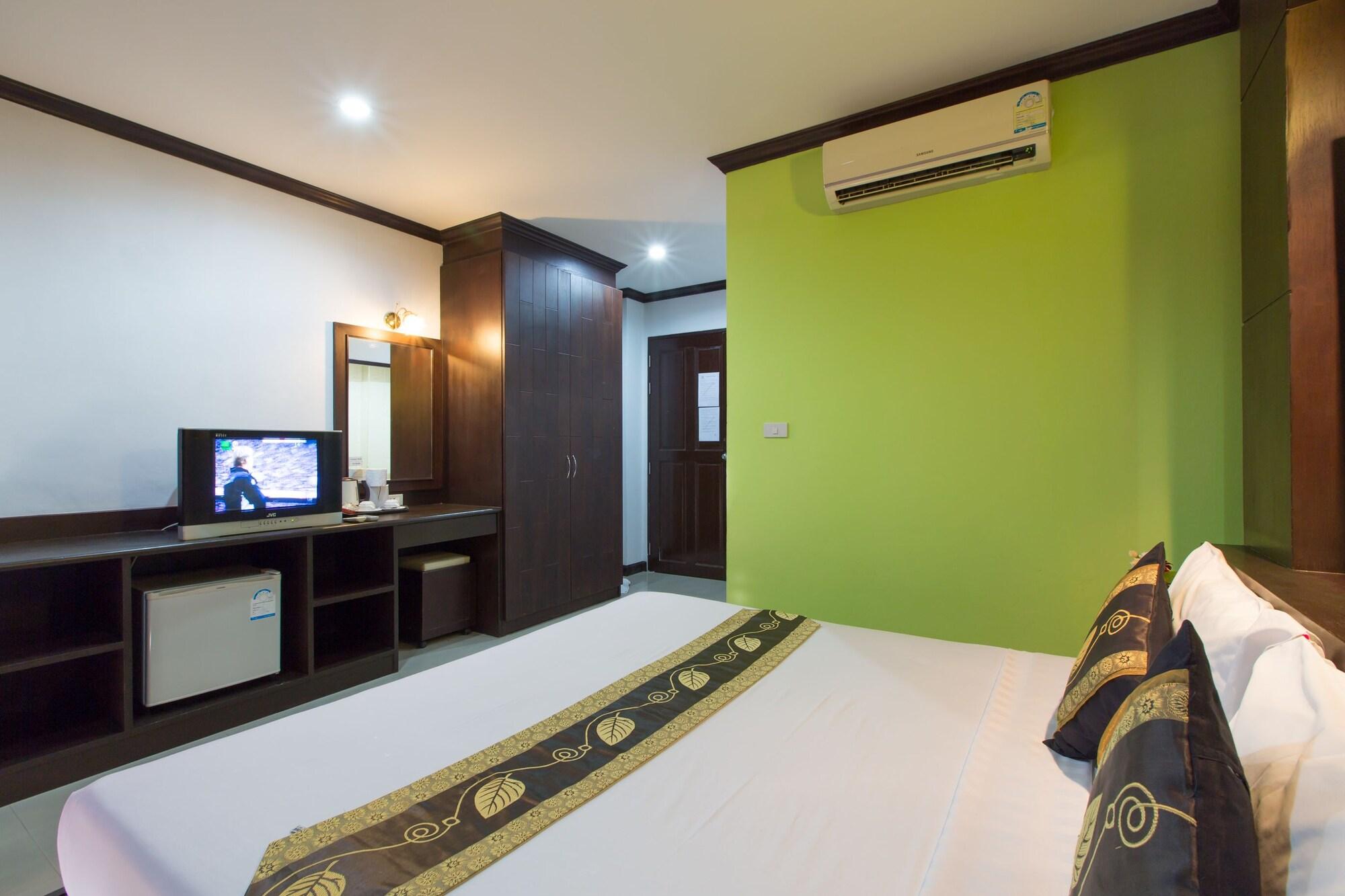 Patong Buri Hotel Extérieur photo