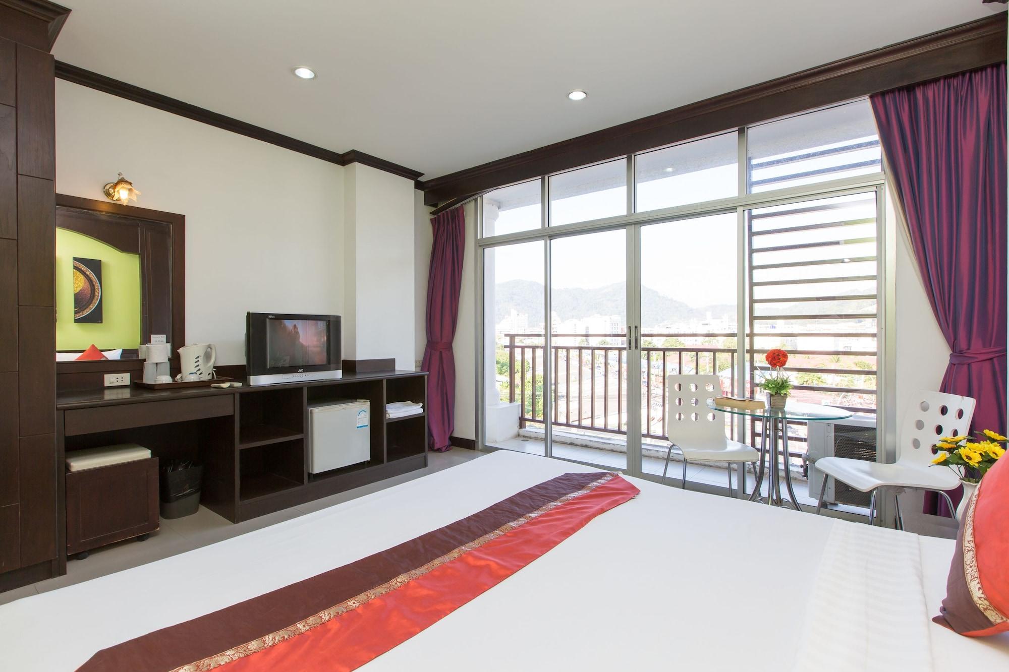 Patong Buri Hotel Extérieur photo