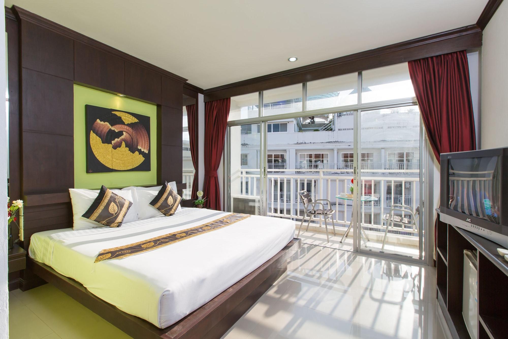 Patong Buri Hotel Extérieur photo