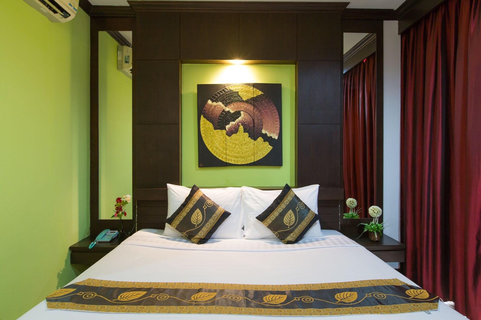 Patong Buri Hotel Extérieur photo