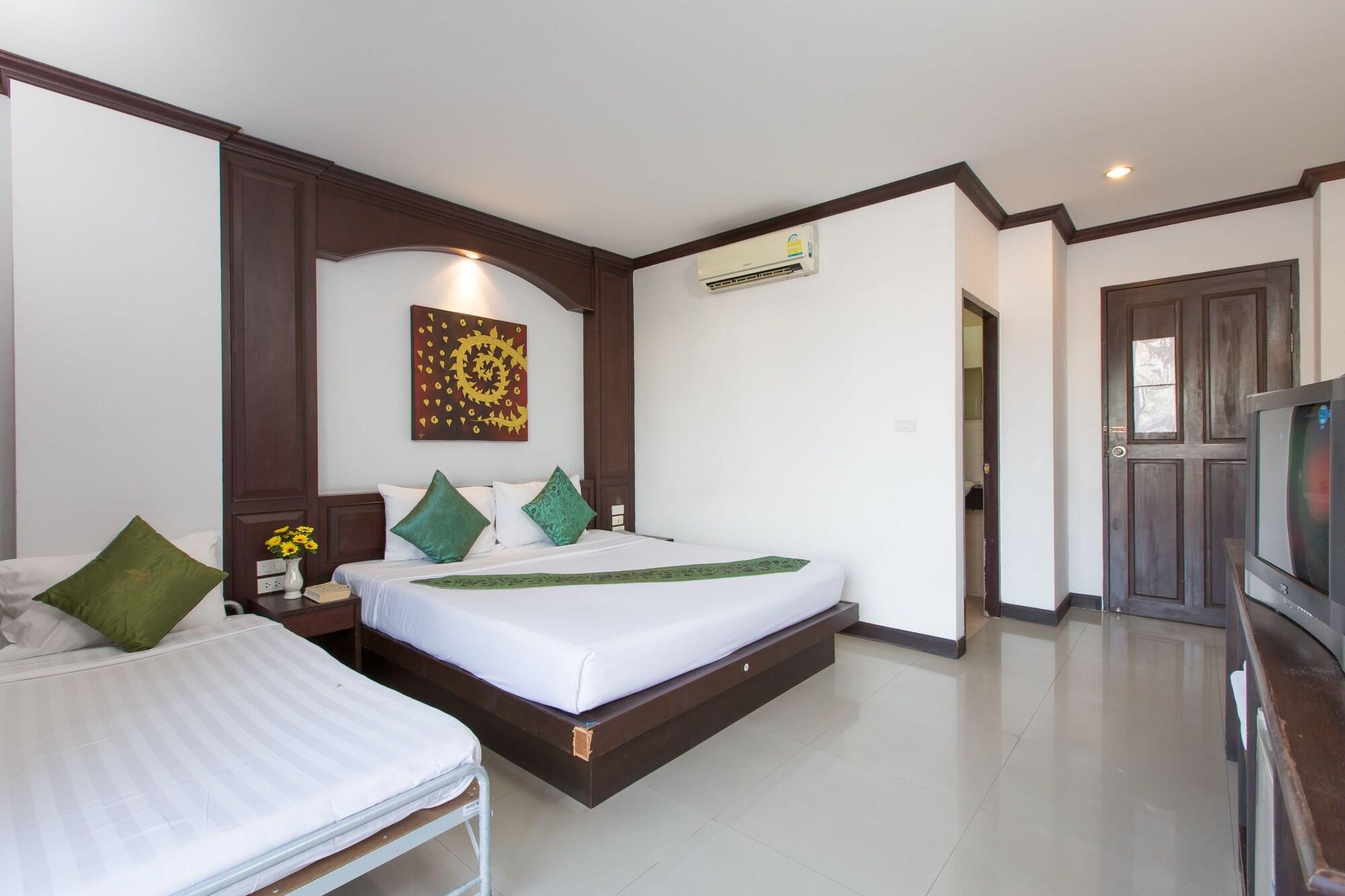 Patong Buri Hotel Extérieur photo