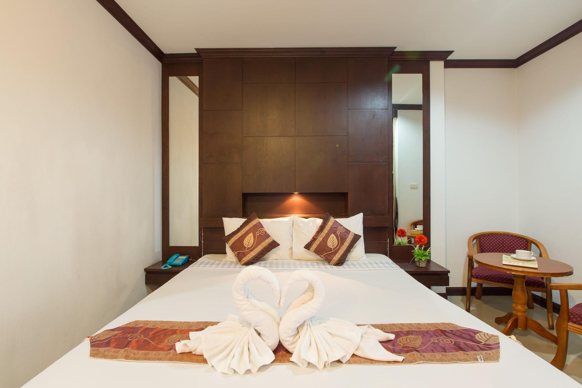 Patong Buri Hotel Extérieur photo