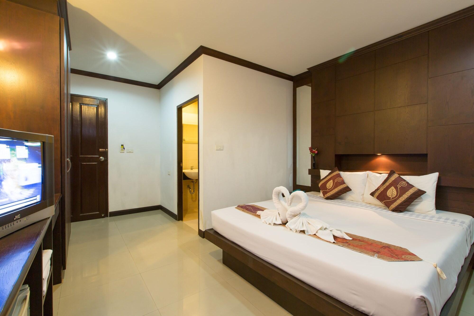 Patong Buri Hotel Extérieur photo