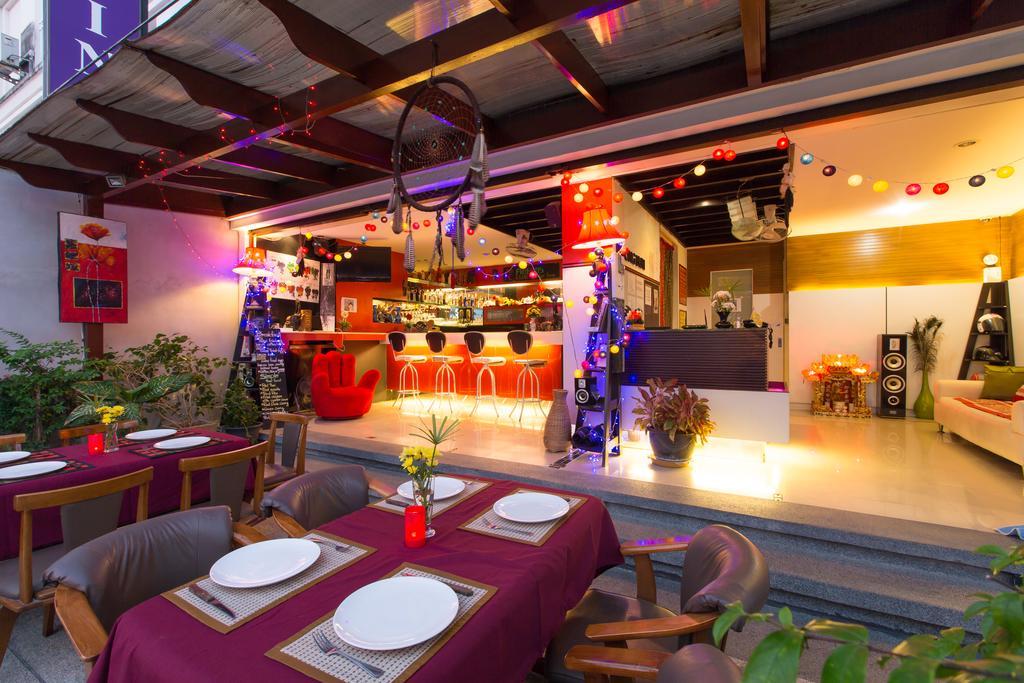 Patong Buri Hotel Extérieur photo