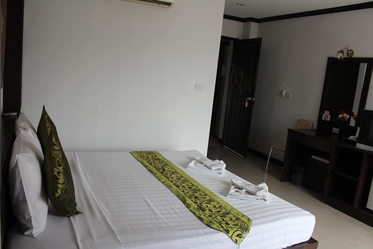 Patong Buri Hotel Extérieur photo