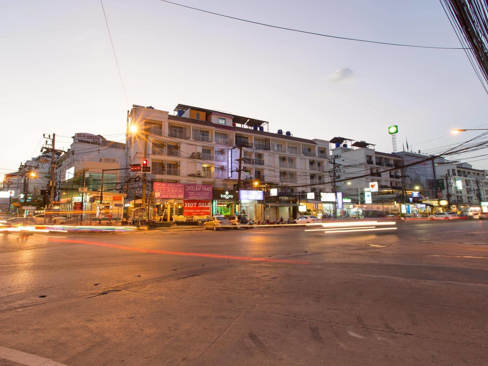 Patong Buri Hotel Extérieur photo