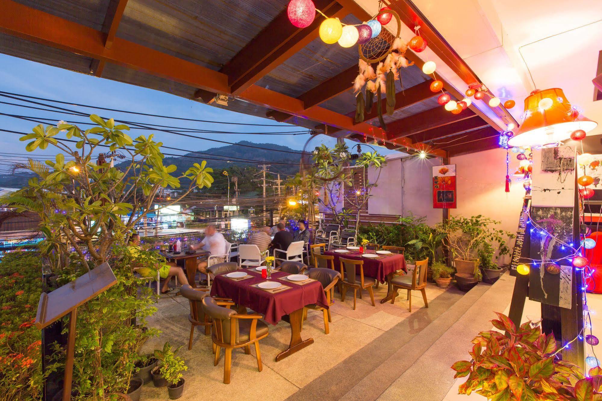 Patong Buri Hotel Extérieur photo